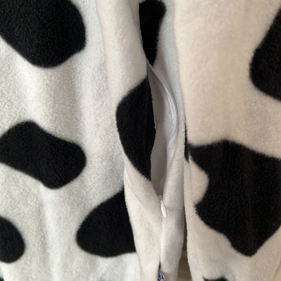 Funziez! Cow print onesie for men and women - Picture 4 of 9